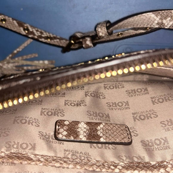 MICHAEL KORS Mini Grommets Crossbody - Picture 15 of 16